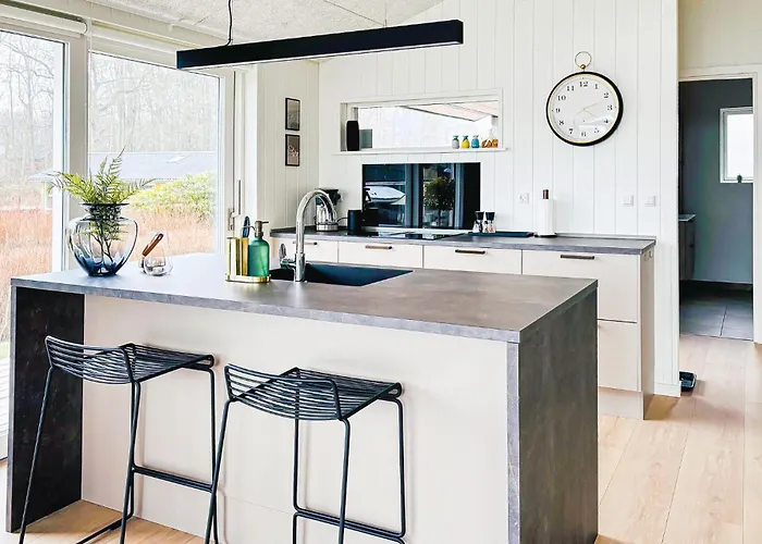 3 Bedroom Awesome In Semesterbostad *