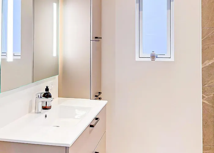 3 Bedroom Awesome In *